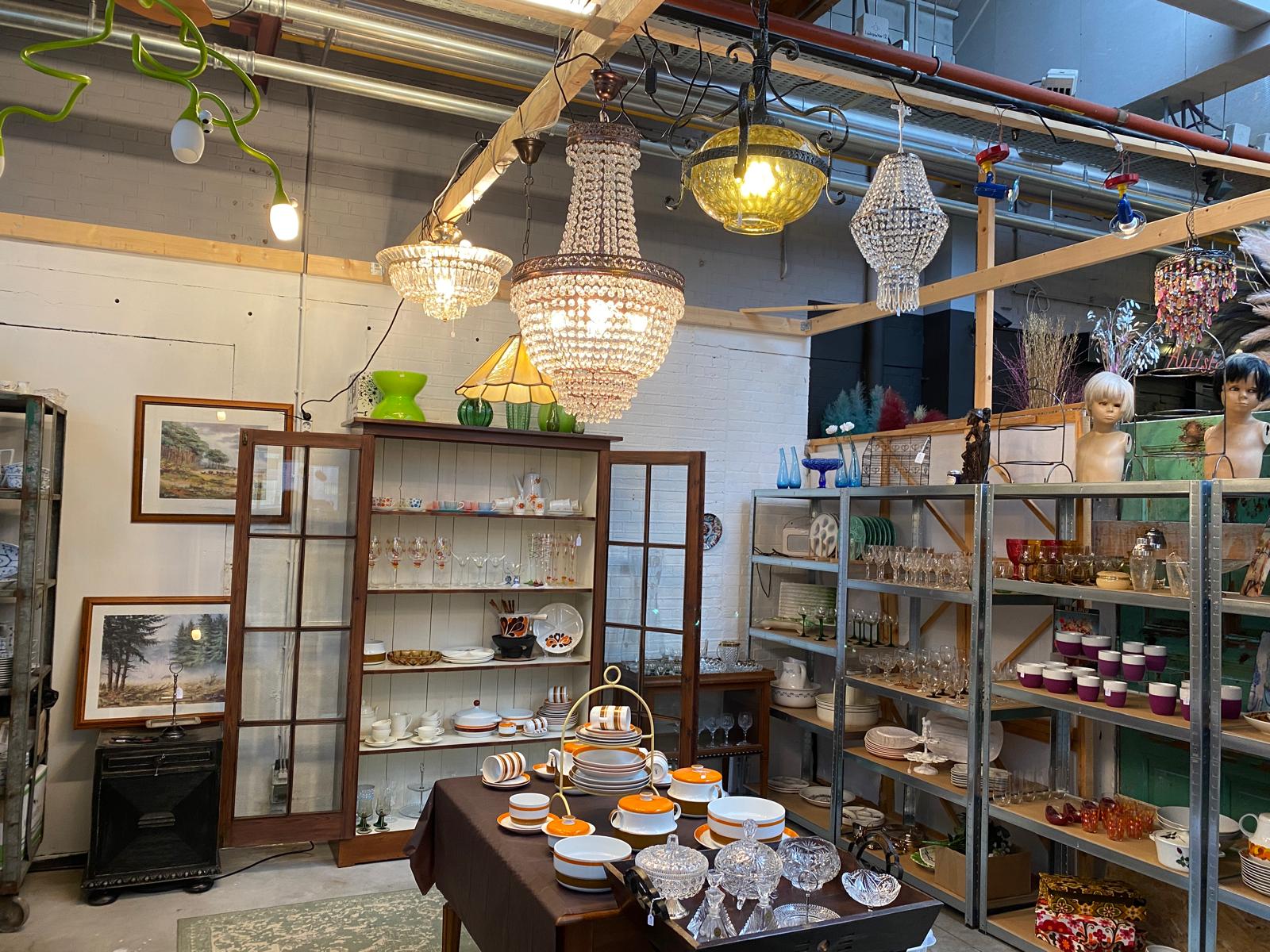 De Vintage Pareltjes Winkel in de Nettenfabriek in Apeldoorn Met Eigenaar