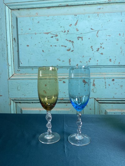 Set gekleurde vintage champagneglazen Afbeelding 3