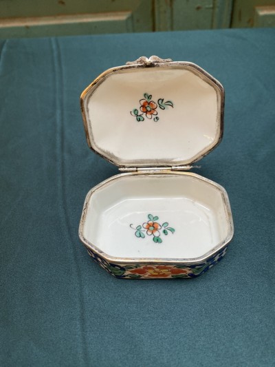 Limoges Juwelen- Of Snuisterijendoosje Van Porselein Afbeelding 3