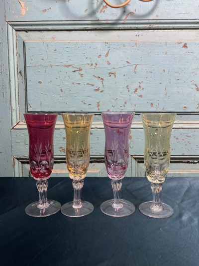 Set Gekleurde Kristallen Champagneglazen Met Iris Gravure