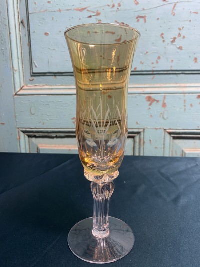 Set Gekleurde Kristallen Champagneglazen Met Iris Gravure Afbeelding 4